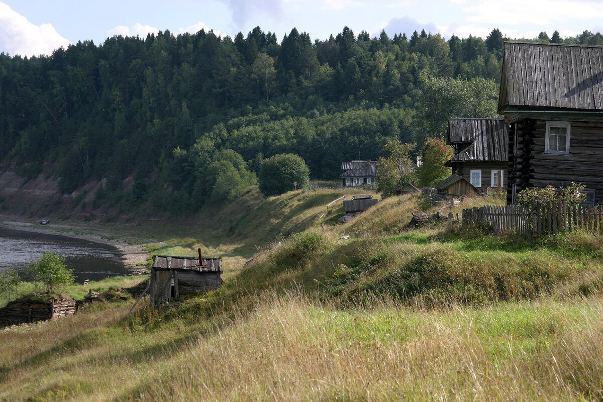 Заброшенные деревни у реки