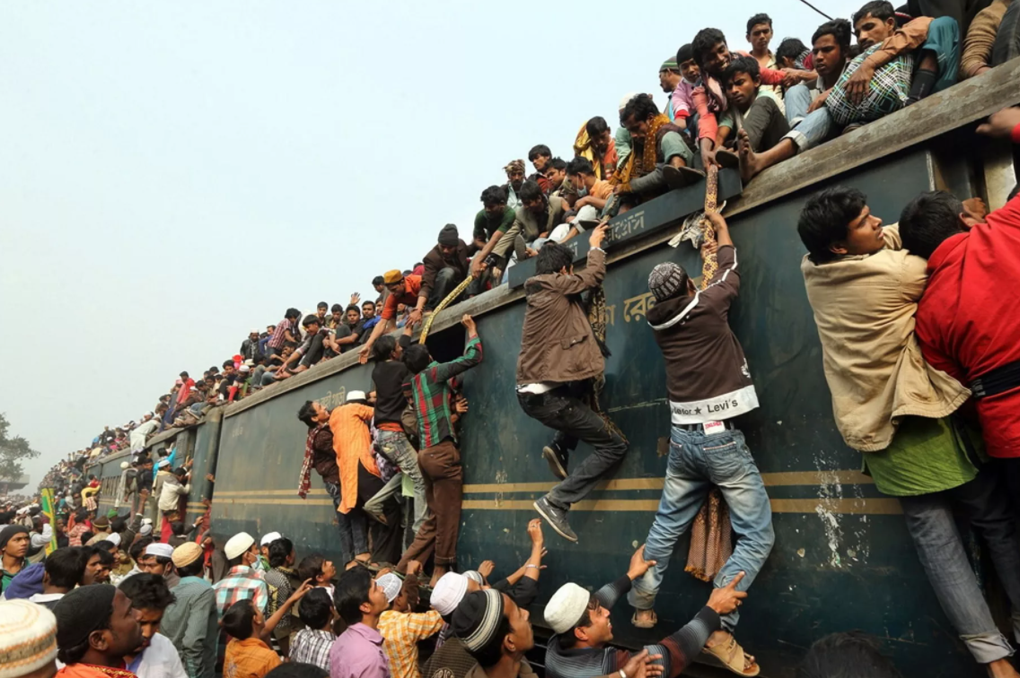 Перенаселение населения. Дакка Бангладеш перенаселение. Бангладеш Дакка Железнодорожный вокзал. Дакка Бангладеш население. Индия перенаселение.