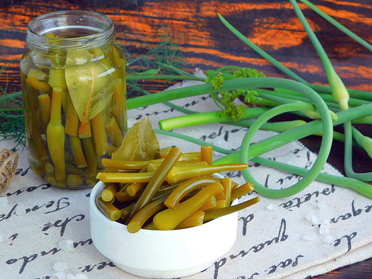 Маринованные чесночные стрелки