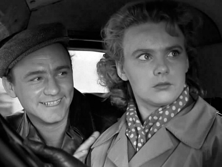 Уже потом ходили слухи, что в фильме Иванова такая красавица, потому как Василевский снимал ее в исключено выгодном ракурсе.