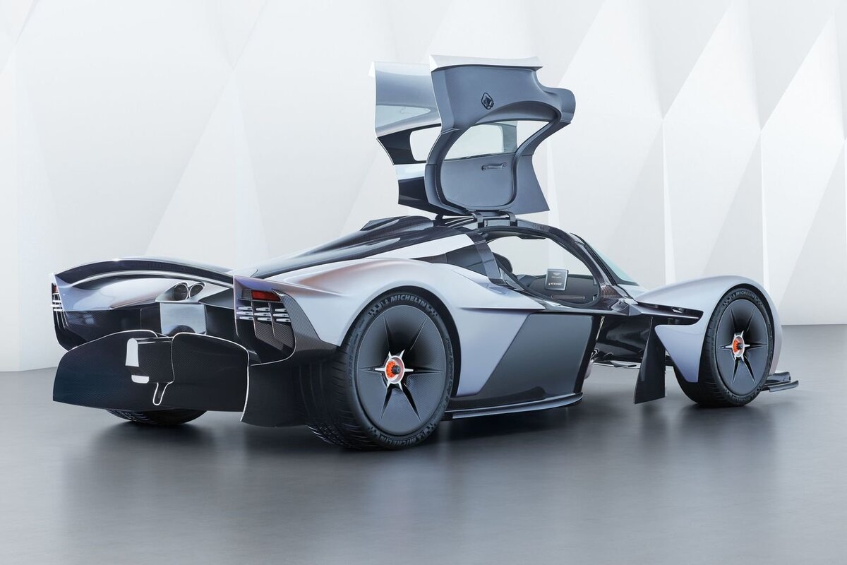 Гиперкар Aston Martin Valkyrie