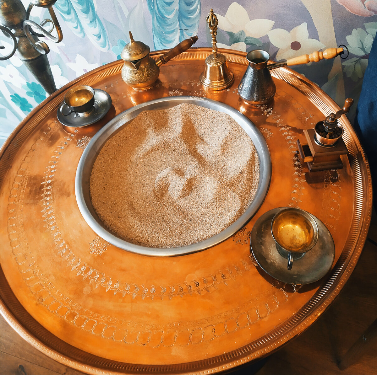 Здесь гадают на кофейной гуще и не только...