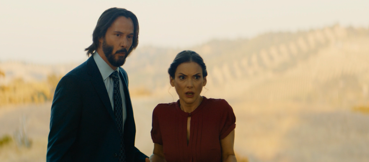 Ванона Райдер и Киану Ривз в фильме "Как женить холостяка" (2018)