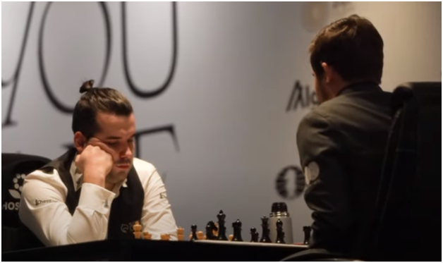 Фрагмент первого поединка из видео канала Chess.com 