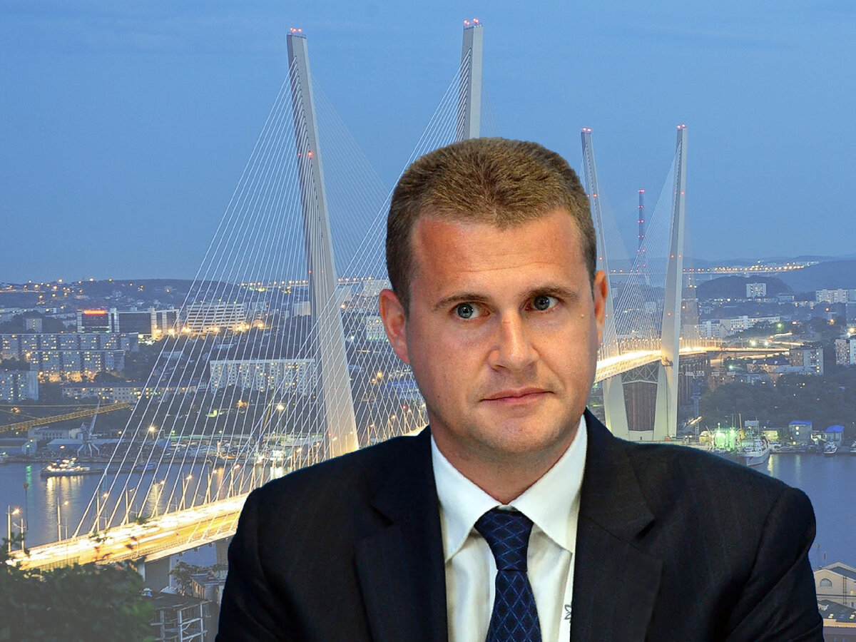 Министр по развитию Дальнего Востока и Арктики РФ Алексей Чекунков на фоне Русского моста во Владивостоке (коллаж автора публикации)