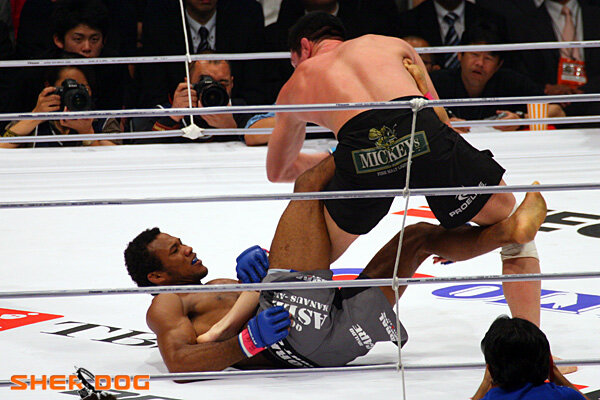Роналдо Соузе пришлось очень несладко в бою с Джейсоном Миллером. Источник: sherdog.com