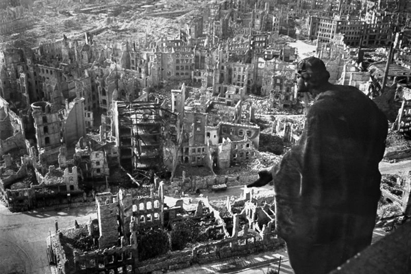 Дрезден в 1945 году. Источник фото Яндекс.Картинки