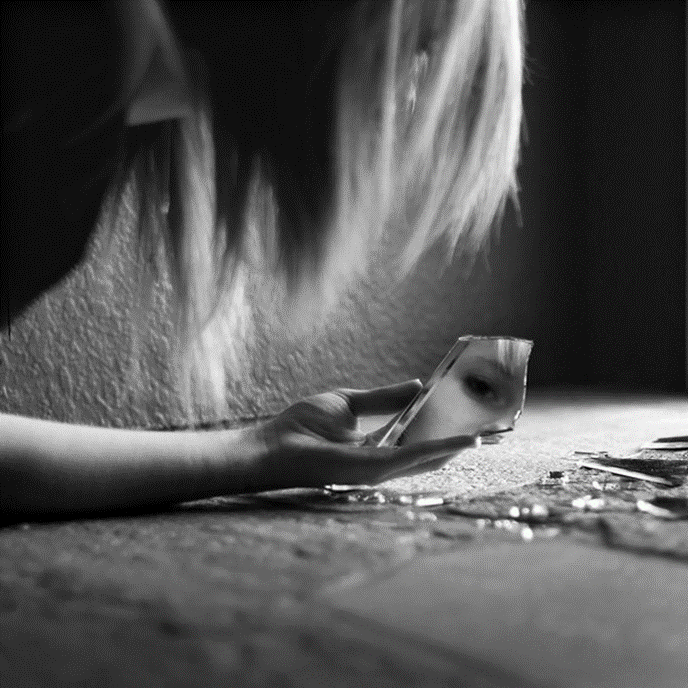 Осколки иллюзии. Осколки иллюзии. Разбить стекло. Осколки иллюзии. Сон фэнтези.