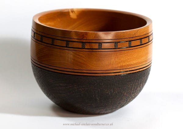 Миска из шотландского вяза, авторства Майкла Синклера. Полистайте фото! Источник: https://michael-sinclair-woodturner.co.uk/