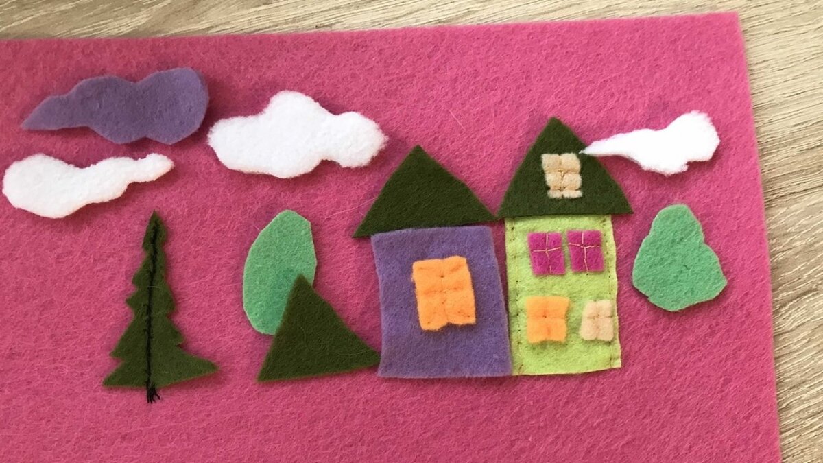 Домики, елки, облака