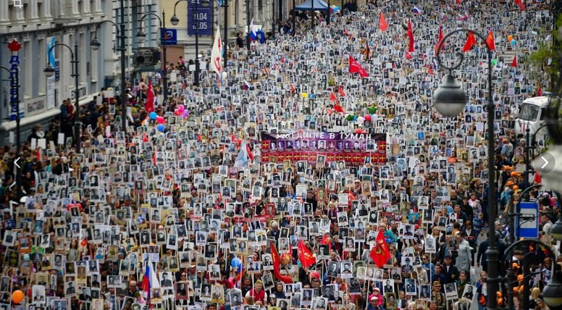 Рис.2. Шествие Бессмертного полка в Москве.