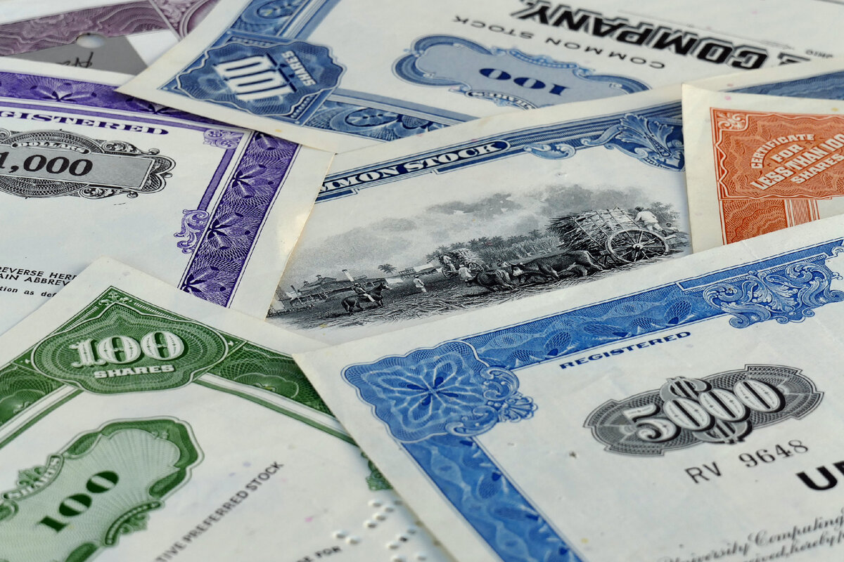 Фото автора pictavio https://pixabay.com/photos/historical-stock-securities-5100618/?download