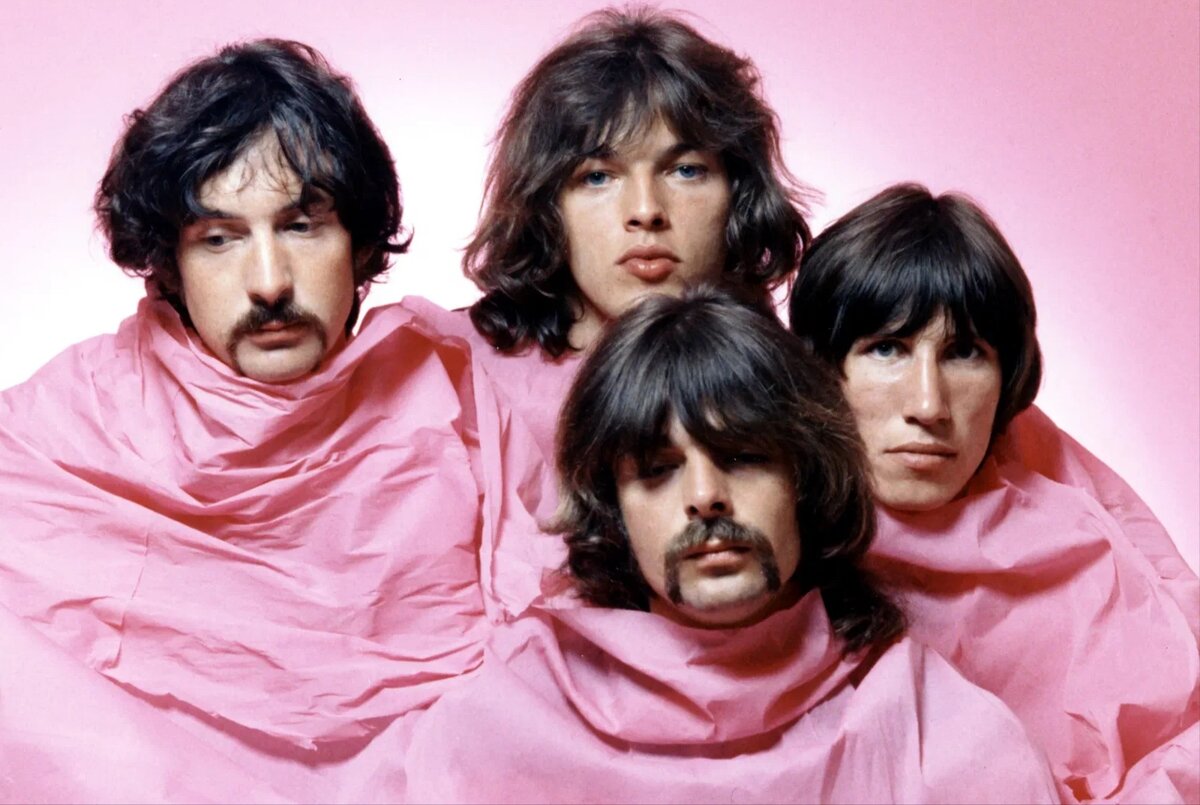 Ну, и наш список по 60-м завершает, эта прекрасная группа - Pink Floyd. И обязательно следующий пост будет об основных исполнителей 60-х годов. Ну, а сегодня несколько фактов об этих парнях.