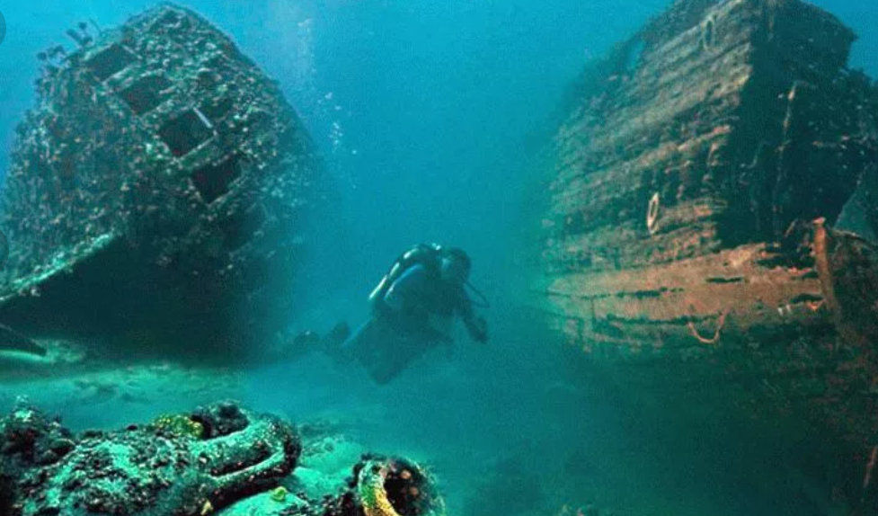 Сокровища морей. Подводная археология черного моря. Подводная археология затонувшие корабли. Затонувшие корабли в черном море. Затонувшие древние корабли.