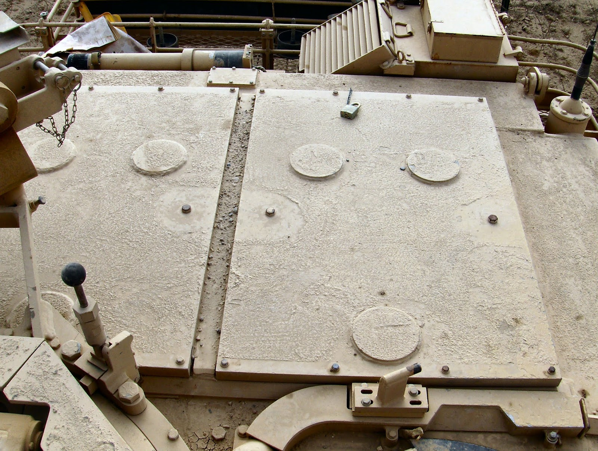 Корпус плита. M1 Abrams вышибные панели. Вышибные панели танка Абрамс. Вышибные панели т-90м. Вышибные панели леопард 2.