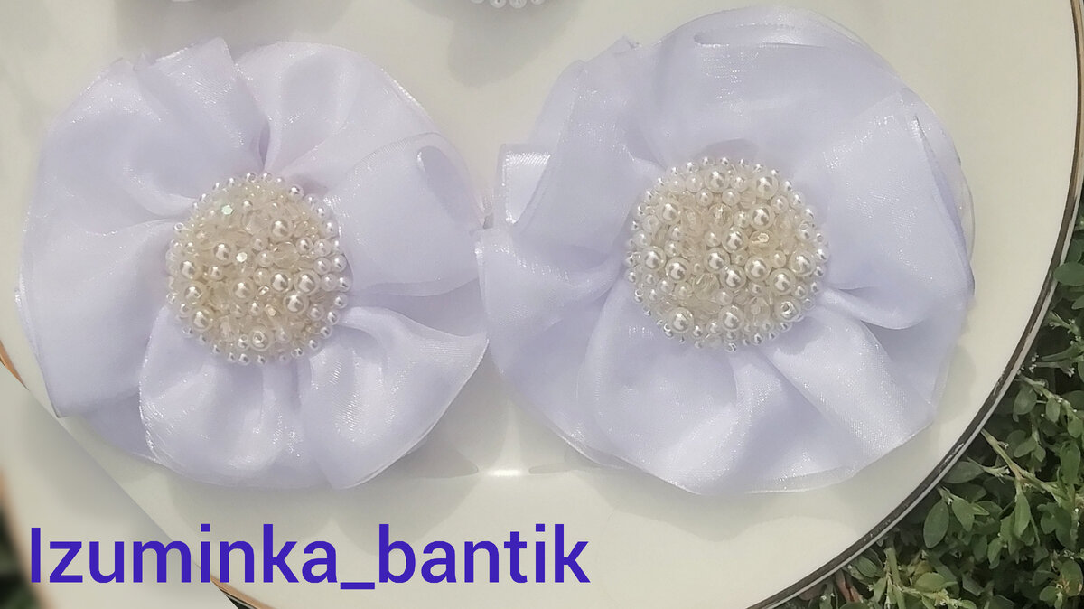 Серединка вышита на фетре бусинами разного диаметра