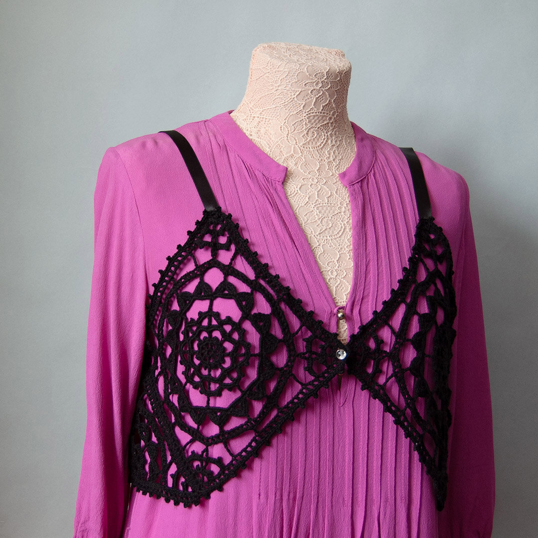 Топ из кружевных мотивов крючком.