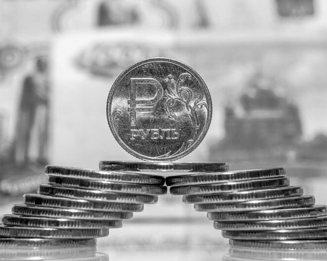 Указ Президента РФ № 322 от 27.05.2022 «О временном порядке исполнения обязательств перед некоторыми правообладателями» устанавливает, что российские должники вправе исполнять денежные обязательства перед иностранными контрагентами и иными специально определенными лицами в рублях. Под должниками понимаются Российская Федерация, субъекты РФ, муниципальные образования и резиденты РФ.
Денежные обязательства, согласно Указу, это обязательства, связанные с использованием результатов интеллектуальной деятельности и (или) средств индивидуализации, исключительные права на которые принадлежат:
а) иностранным лицам, связанным с иностранными государствами, совершающими в отношении РФ недружественные действия;
б) лицам, публично поддержавшим наложение на РФ иностранными государствами, объединениями, союзами, учреждениями политических и экономических санкций, либо публично призвавшим к осуществлению ограничительных мер;
в) правообладателям, запретившим после 23 февраля 2022 года использование на территории РФ результатов интеллектуальной деятельности и (или) средств индивидуализации;
г) правообладателям, совершившим публичные действия, направленные на дискредитацию использования Вооруженных Сил РФ и (или) исполнения государственными органами РФ своих полномочий за пределами РФ в целях защиты интересов российского государства и его граждан;
д) другие категории лиц, определенные Указом (далее – правообладатели).
Должники вправе исполнять обязательства перед правообладателями, в том числе перечислять вознаграждения, суммы неустоек (штрафов, пени) и других финансовых санкций, путем перечисления денежных средств на специальный рублевый счет типа «О», открытый должником в уполномоченном банке. Счет типа «О» открывается на имя (наименование) правообладателя по заявлению должника, специальный счет может быть открыт уполномоченным банком без личного присутствия правообладателя.
Если правообладатель откажется принимать платеж, внесенный на специальный счет, российский должник вправе не осуществлять платеж до момента получения письменного согласия и не считаться при этом нарушителем обязательств.
Исполнение должниками обязательств перед правообладателями без использования специального счета типа «О» не допускается.
Банк, уполномоченный на открытие специальных счетов для осуществления платежей с правообладателями, определяется Правительством РФ. 
Режим специального счета типа «О», в том числе особенности внесения на него платежей и списания с него средств, устанавливается решением Совета директоров ЦБ РФ, подлежащим официальному опубликованию.
