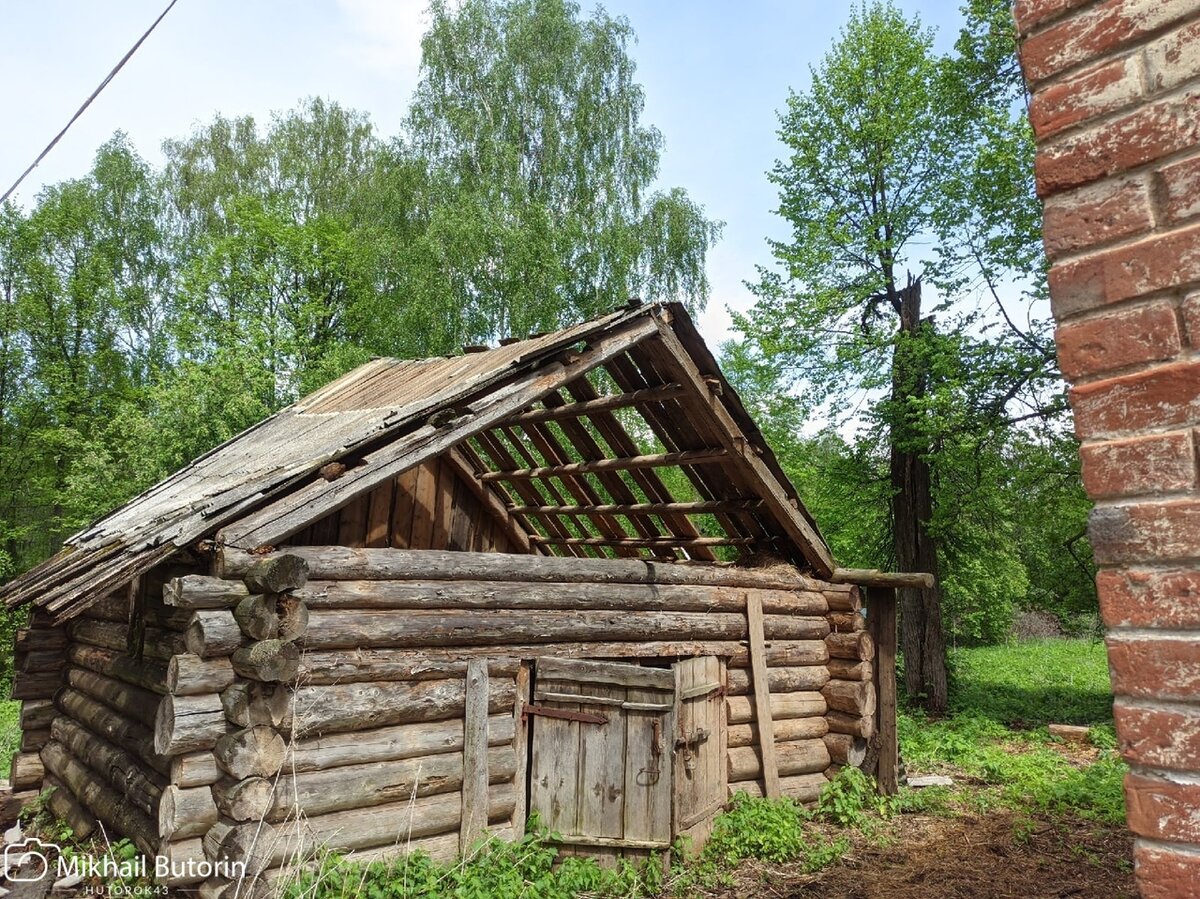 Вятский хутор дзен. Вятский Хутор. Дом прадеда Вятский Хутор. Деревня Хутор. Деревня Коныгино.