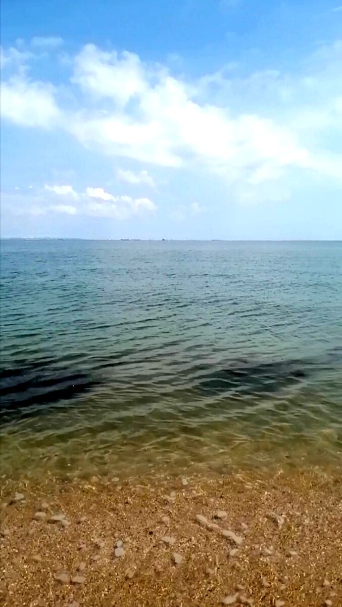Чёрное море. У крымского моста. 