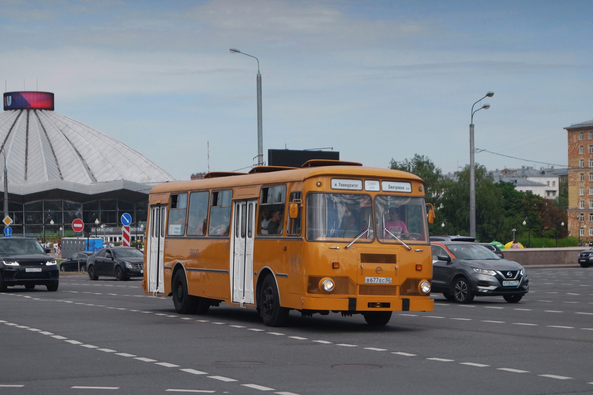 Автобус ЛиАЗ-677М