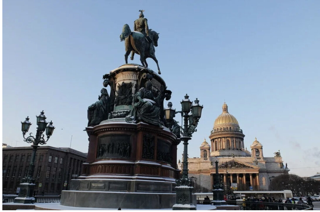 Памятники москвы и петербурга. Памятник Николая 1 у Исаакиевского собора. Исаакиевский собор памятник Николаю. Памятник Николаю i Исаакиевская площадь. Памятник Николаю первому Исаакиевский собор Питер.