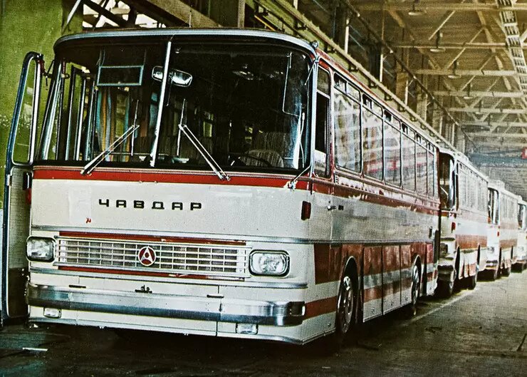 В болгарском городе Ботевграде производились автобусы марки Чавдар. В СССР они были очень популярны, использовались преимущественно для междугородних перевозок. В 1999 году завод «Чавдар» был закрыт