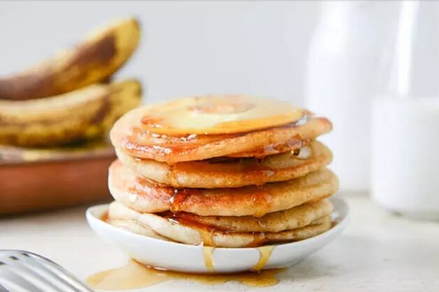 Банановые оладьи с ванилью и корицей — идеальный завтрак