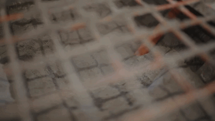 Замешивание происходит внутри бункера со спиральным элементом