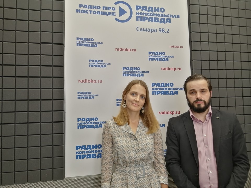     Многодетная мать Мария Комкова и многодетный отец Владислав Лазарь в эфире радио "КП-Самара" поделились лайфхаками, как облегчить школьные годы детей и родителей Ольга НОВИКОВА