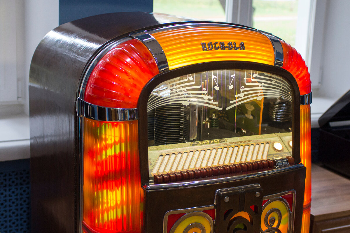 Джук-бокс  "Magic glow" 1946 года из коллекции Дома винтажной музыки