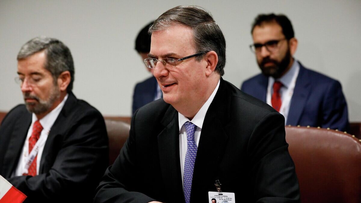    Министр иностранных дел Мексики Марсело Эбрард во время встречи с министром иностранных дел РФ Сергеем Лавровым в рамках 74-й сессии Генеральной Ассамблеи ООН в Нью-Йорке. 27 сентября 2019© РИА Новости / POOL/Александр Щербак