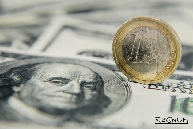    Доллар и евро Дарья Антонова © ИА REGNUM