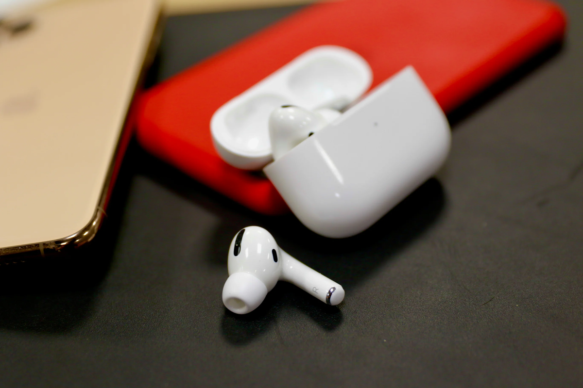 Пользователи AirPods Pro 2 сообщают о проблемах: наушники отключаются ...