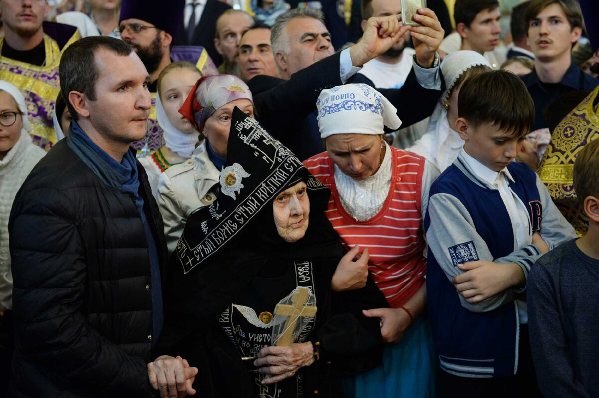 Молитва матери со дна моря достанет… Фото Олега Варова. Источник: https://foto.patriarchia.ru/news/patriarshiy-vizit-v-astrakhanskuyu-mitropoliyu-vsenoshchnoe-bdenie-v-kazanskom-khrame-astrakhani/