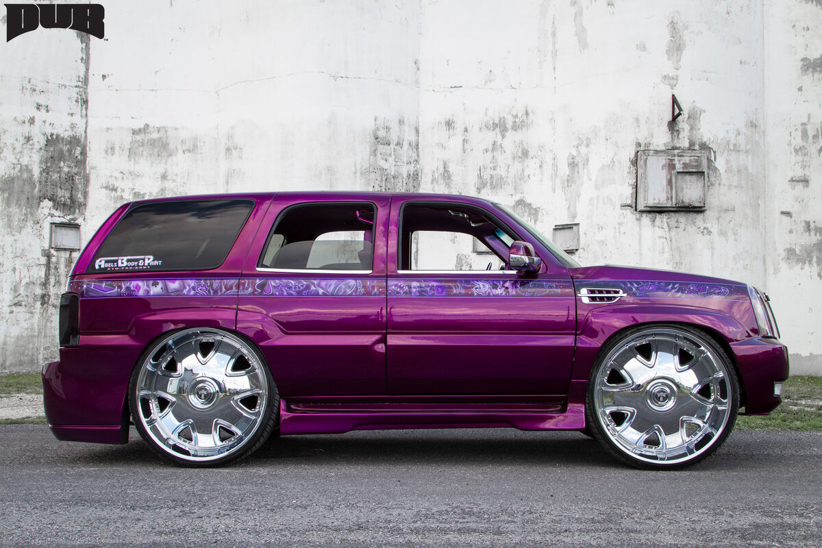 Авто на фото - Cadillac Escalade
