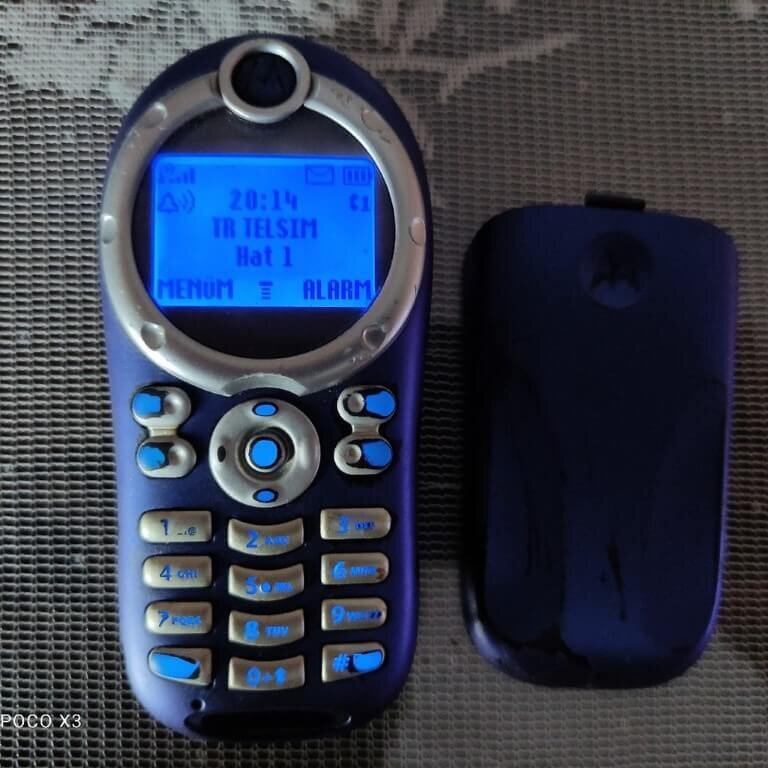 Техника 2000 годов. Motorola c116. Моторола 2000. Моторола ц 116. Моторола 2000 годов.