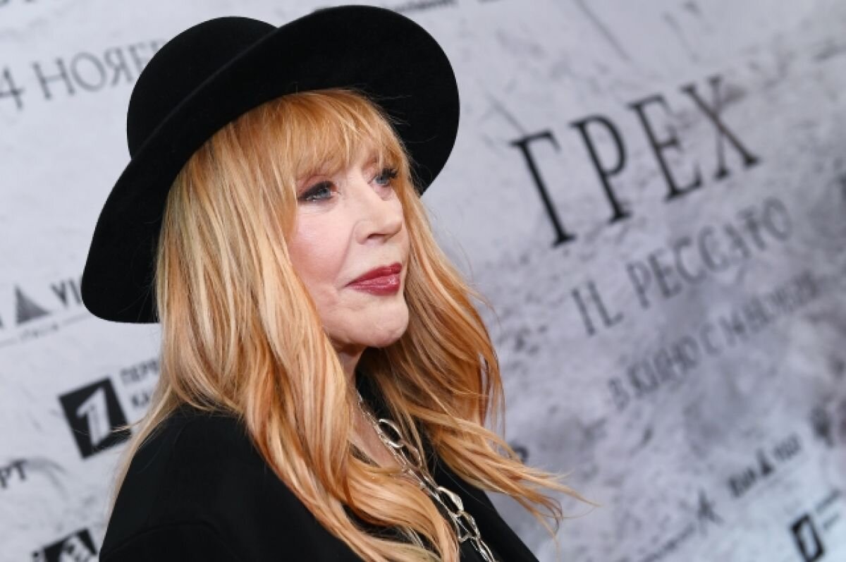    Алла Пугачева.