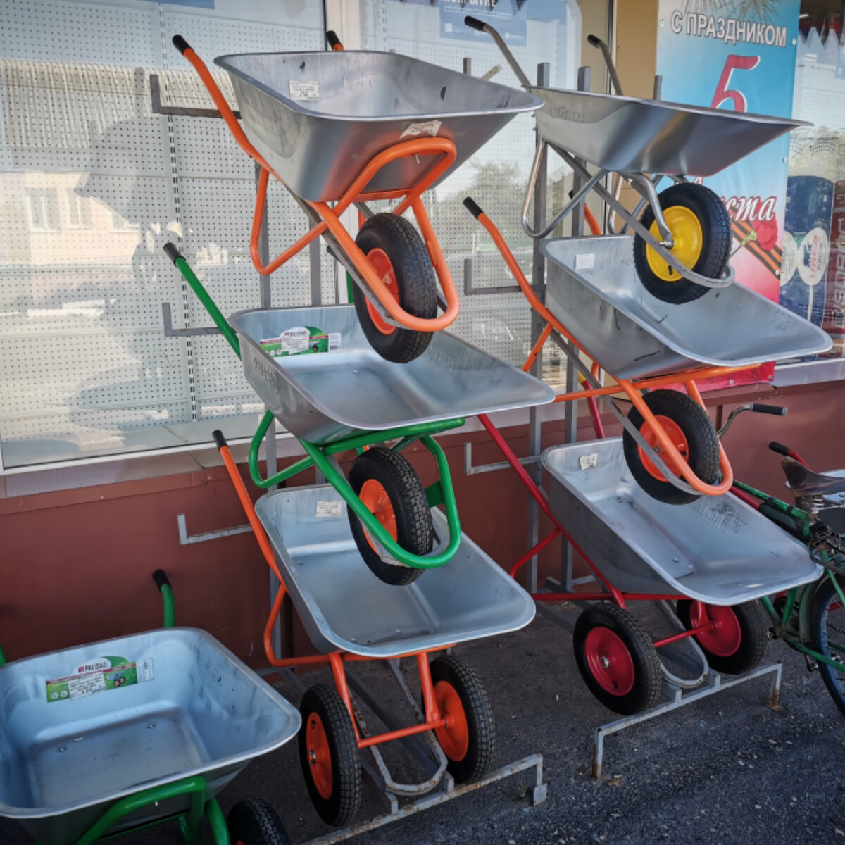 НА ЧТО НЕОБХОДИМО ОБРАТИТЬ ВНИМАНИЕ выбирая садовые и строительные тачки