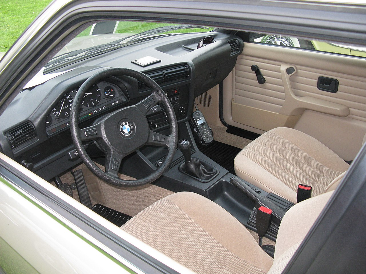  Салон BMW 316i