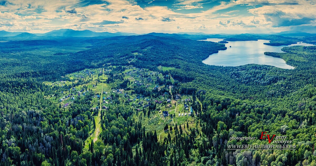 Вид на долину с озером Тиберкуль