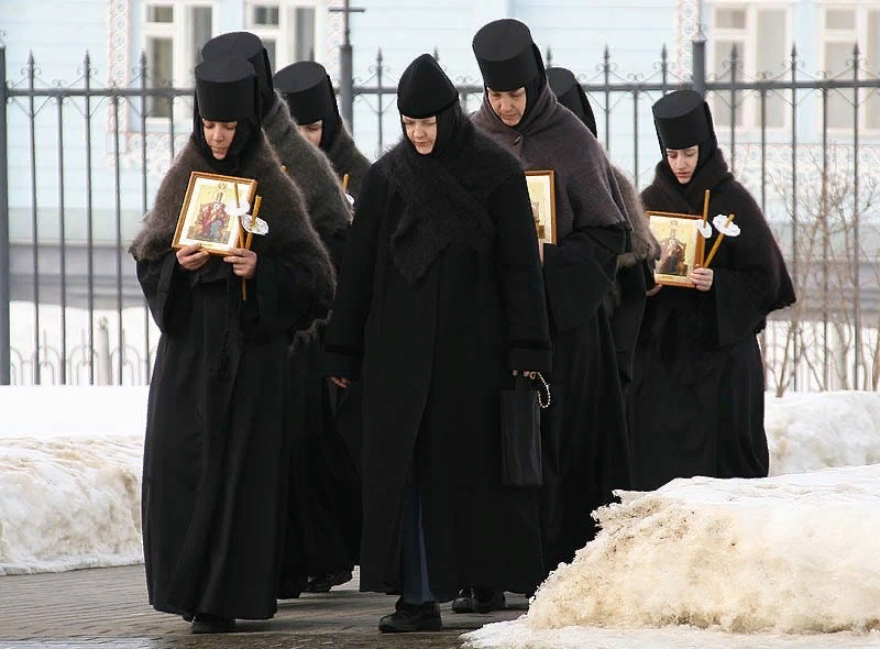 Как становятся монахинями. Бодбе монахини. Дивеевский монастырь постриг в монахини. Молодые послушницы дивеевского монастыря. Послушницы дивеевского монастыря.