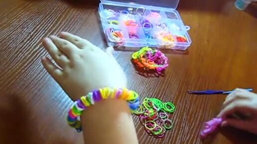 Браслет на крючке ХОЛОДНОЕ СЕРДЦЕ из резинок без станка/Bracelet Frozen / Hook/loom bands/disney