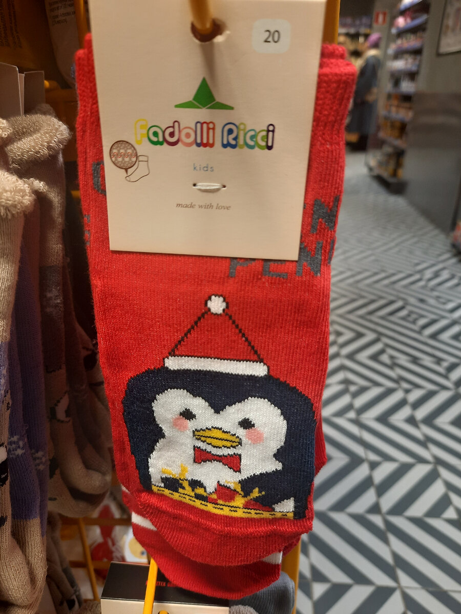 Тонкие носки. Размеры разные.