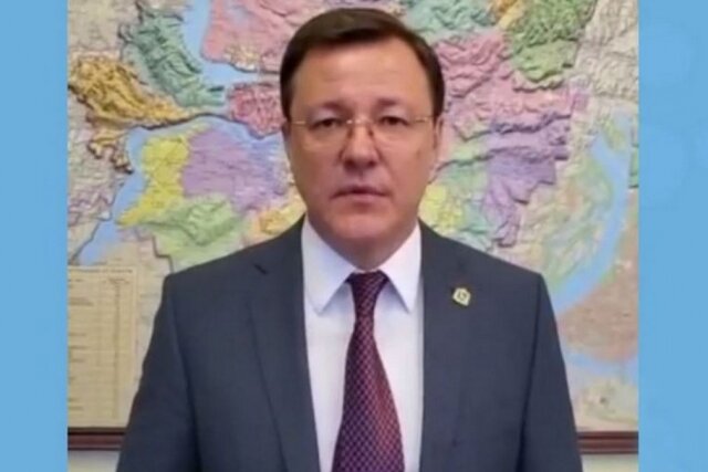    Губернатор Самарской области Дмитрий Азаров Скриншот из совместного видеообращения губернатора Самарской области и Дмитрия Колчина