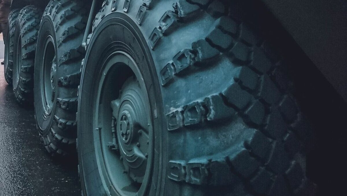     Военный не пропустил обычный легковой автомобиль и спровоцировал ДТП во Владивостоке. В результате пострадали мать с ребенком.