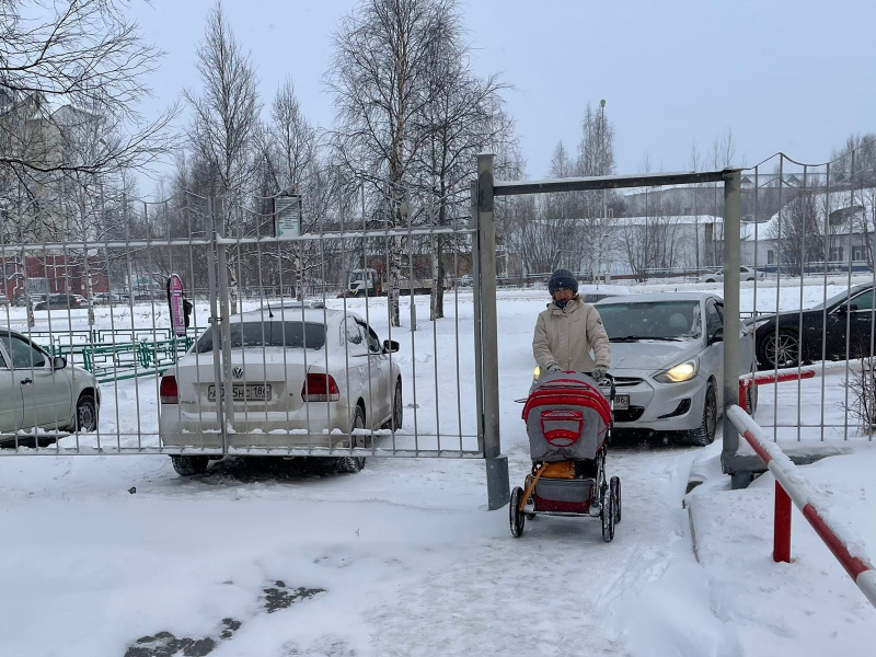    В Нижневартовске обеспечили доступ в женскую консультацию для пациенток с колясками