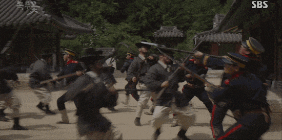 Сцена из дорамы "Угымчхи: Цветок Маша" (2019), события которой, разворачиваются как раз в период Крестьянского восстания Тонхак