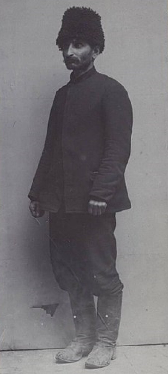 На фото: Жандармская карточка на Кази-Магомета Агаси оглы (1882-1918), составленная Бакинским губернским жандармским управлением.