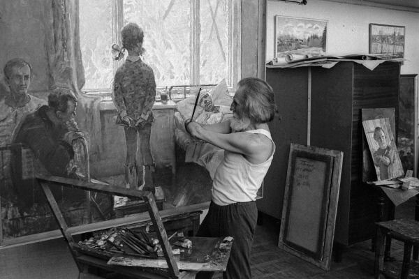 Леонид Птицын пишет картину 